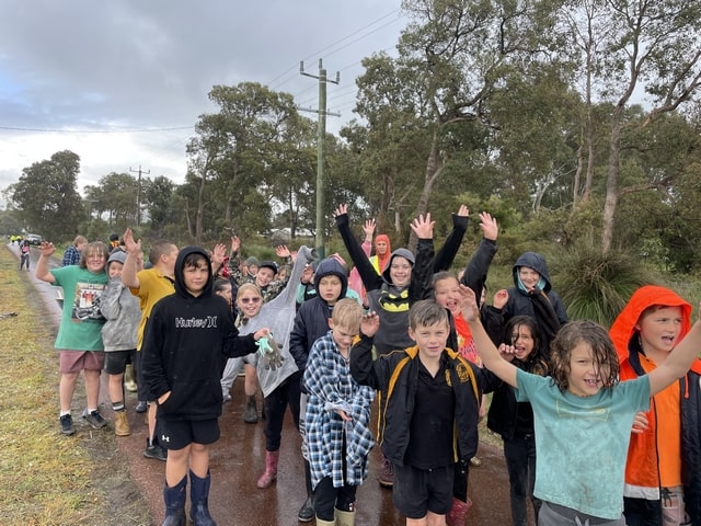 NorthNorth Dandalup children planting